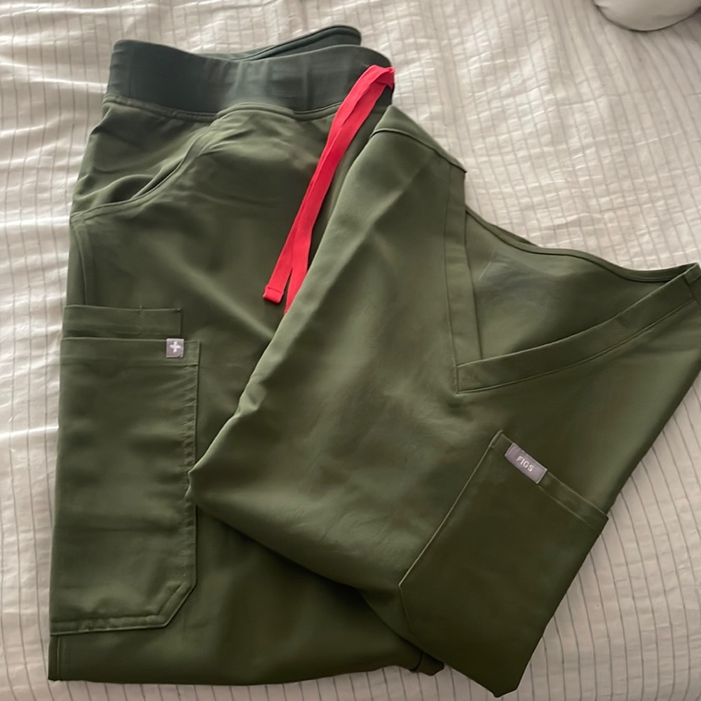 Olive Figs scrubs new w/o tags